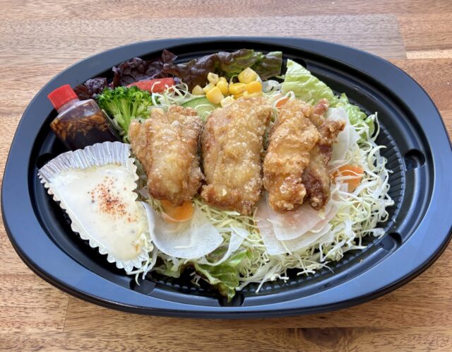 4/15(水)の限定メニュー　チキン南蛮サラダ　￥680