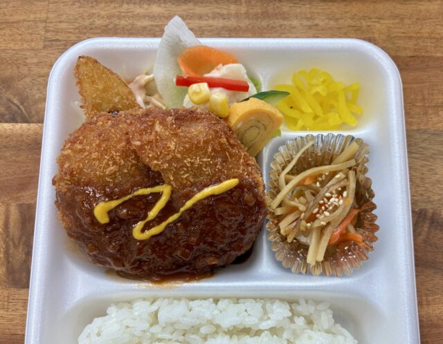 4/9 日替り弁当 : チーズ入りミンチカツ