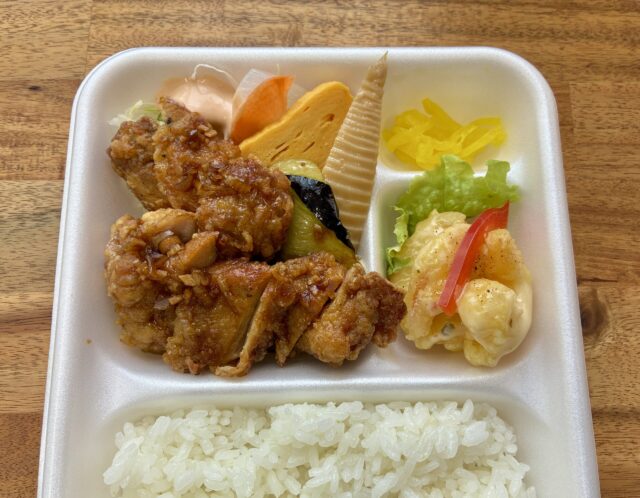 4/20(月) 日替り弁当 : ユーリンチー＆エビマヨ