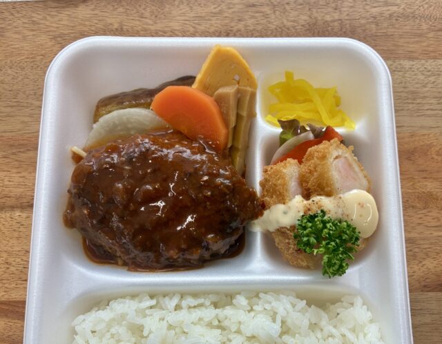 4/30(木) 日替り弁当 : ハンバーグ＆エビカツ