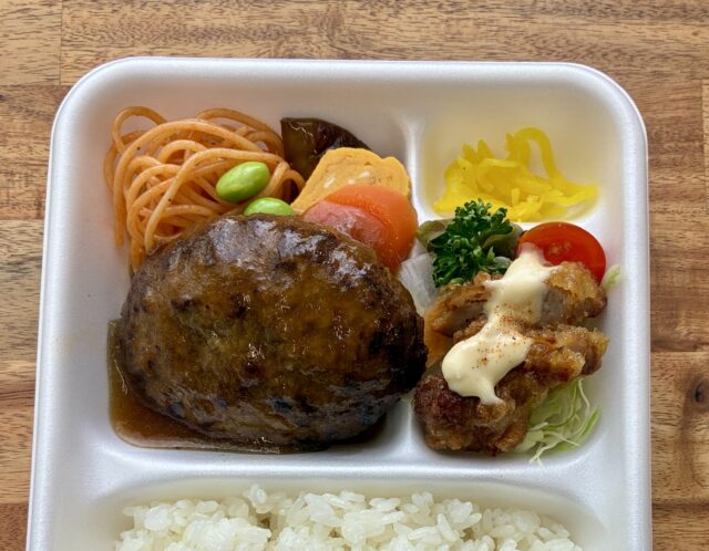 5/7(木)日替り弁当 : ハンバーグステーキソース＆鶏唐揚げタルタルソース