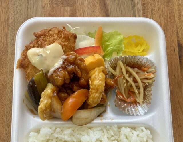5/9(土)日替り弁当 : エビとチキンの甘酢ソース＆白身魚フライタルタルソース