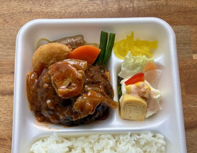 5/22(金)日替り弁当 : ハンバーグ牛煮込み洋風ソース