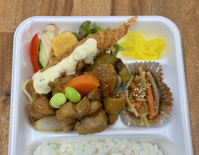 6/4(木)日替り弁当 : チキンジンジャーソースとエビフライタルタルソース