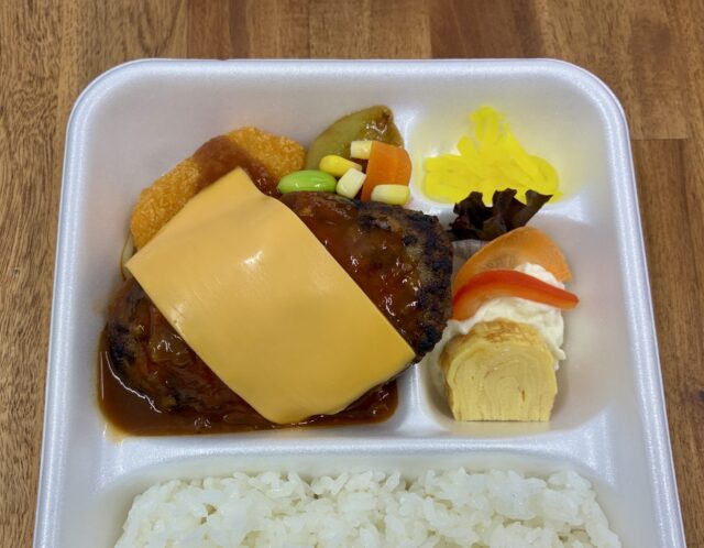 7/10(金)日替り弁当 : ハンバーグチーズ＆トマトの洋風ソース